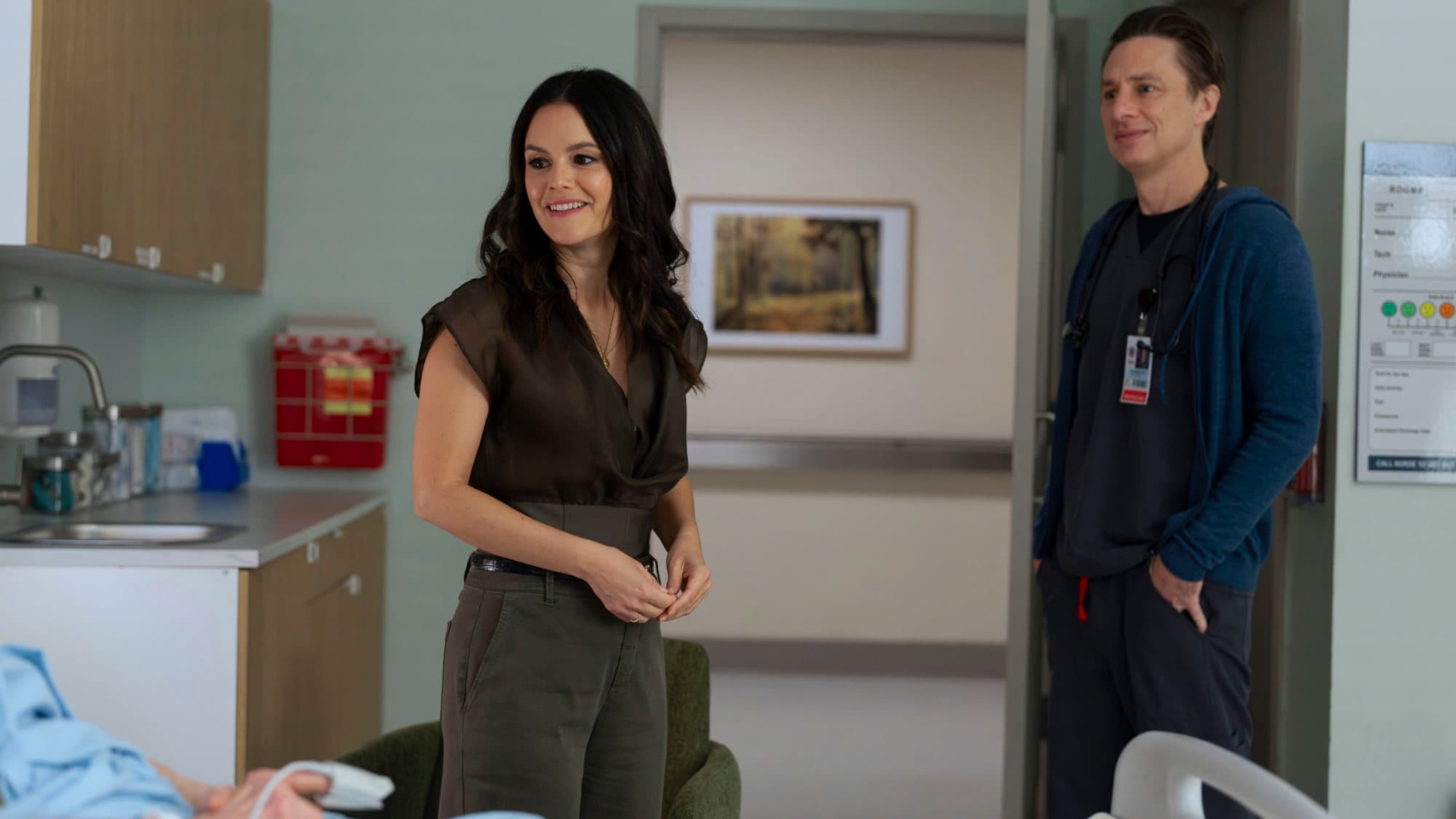 Scrubs Showrunner on JD-Elliot Wrinkle, Intern Shuffle & S01 Ending