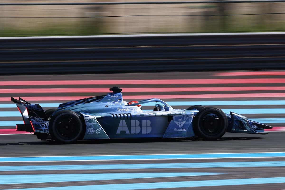 Flat-out and energy saving: How Formula E's race format will work in Gen4 era