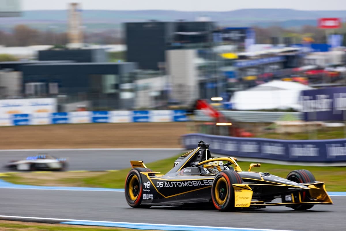 DS Penske fights through the pack in Formula E Madrid E Prix