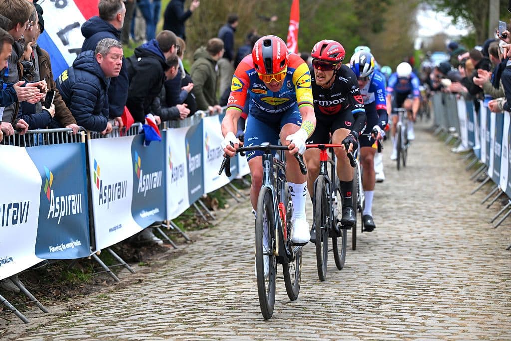 'It's not up to us' or 'there is no more time to gamble'? How big teams in the peloton failed to chase down Mathieu van der Poel in E3 Saxo Classic