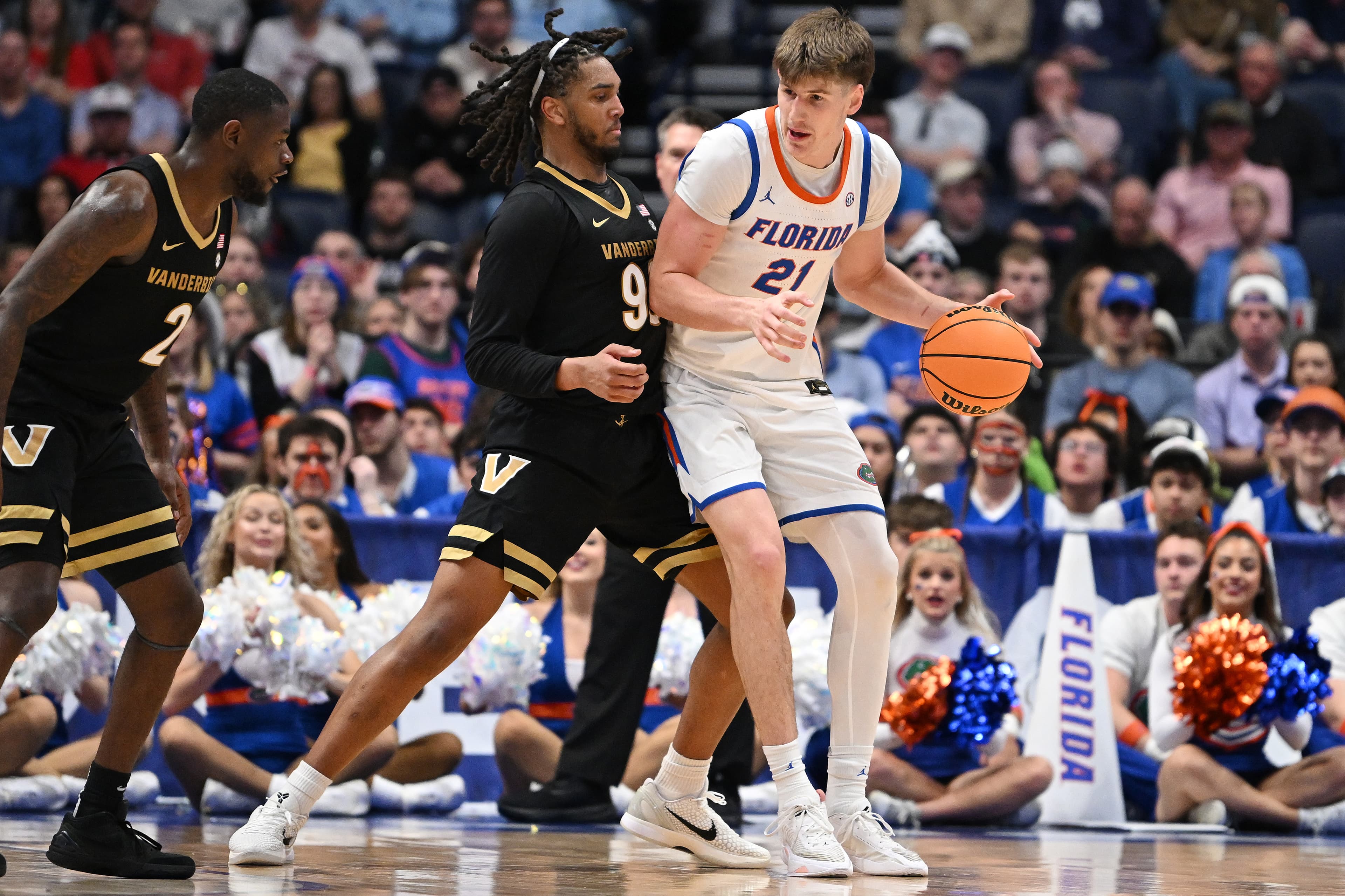 Rise to the Challenge: Discover the 10 Fresh Faces Changing the Game in March Madness!