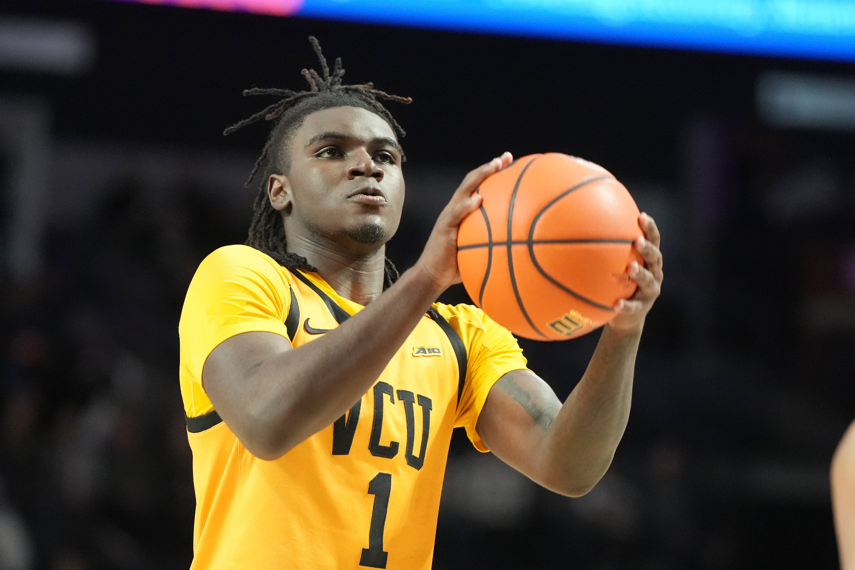 VCU star Nyk Lewis leaves NCAA tournament matchup vs. Illinois not even 1 minute in after rolling ankle