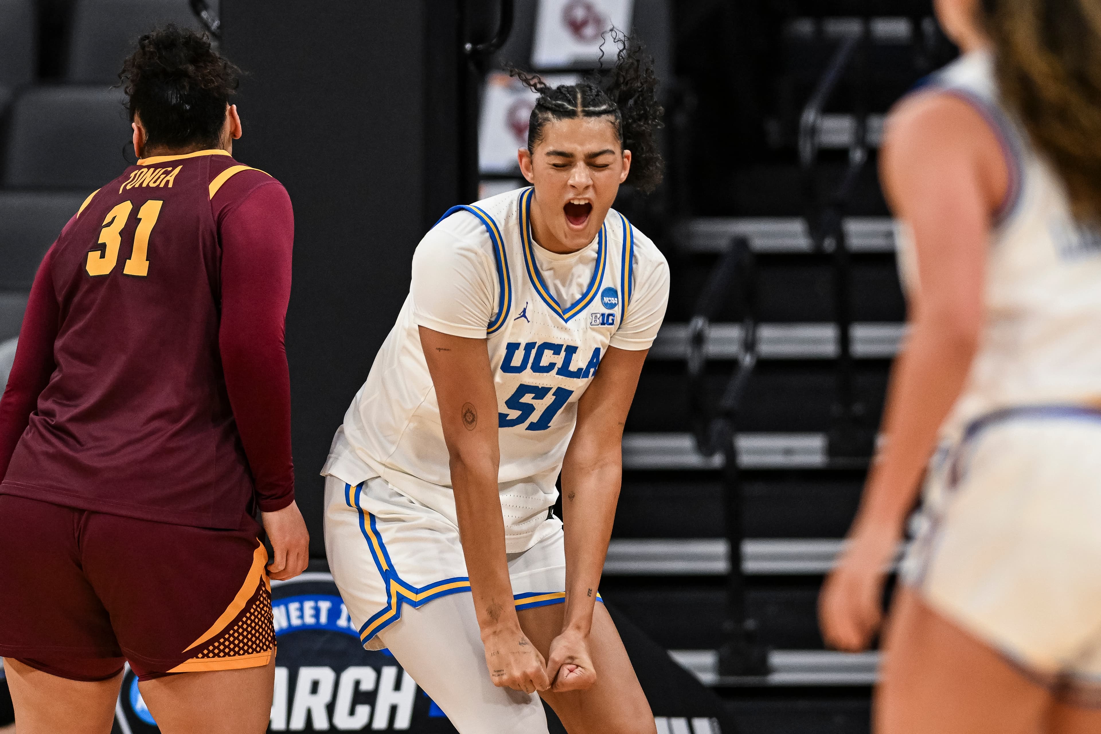 Lauren Betts, No. 1 UCLA pull away from Minnesota to reach Elite 8 after slow start