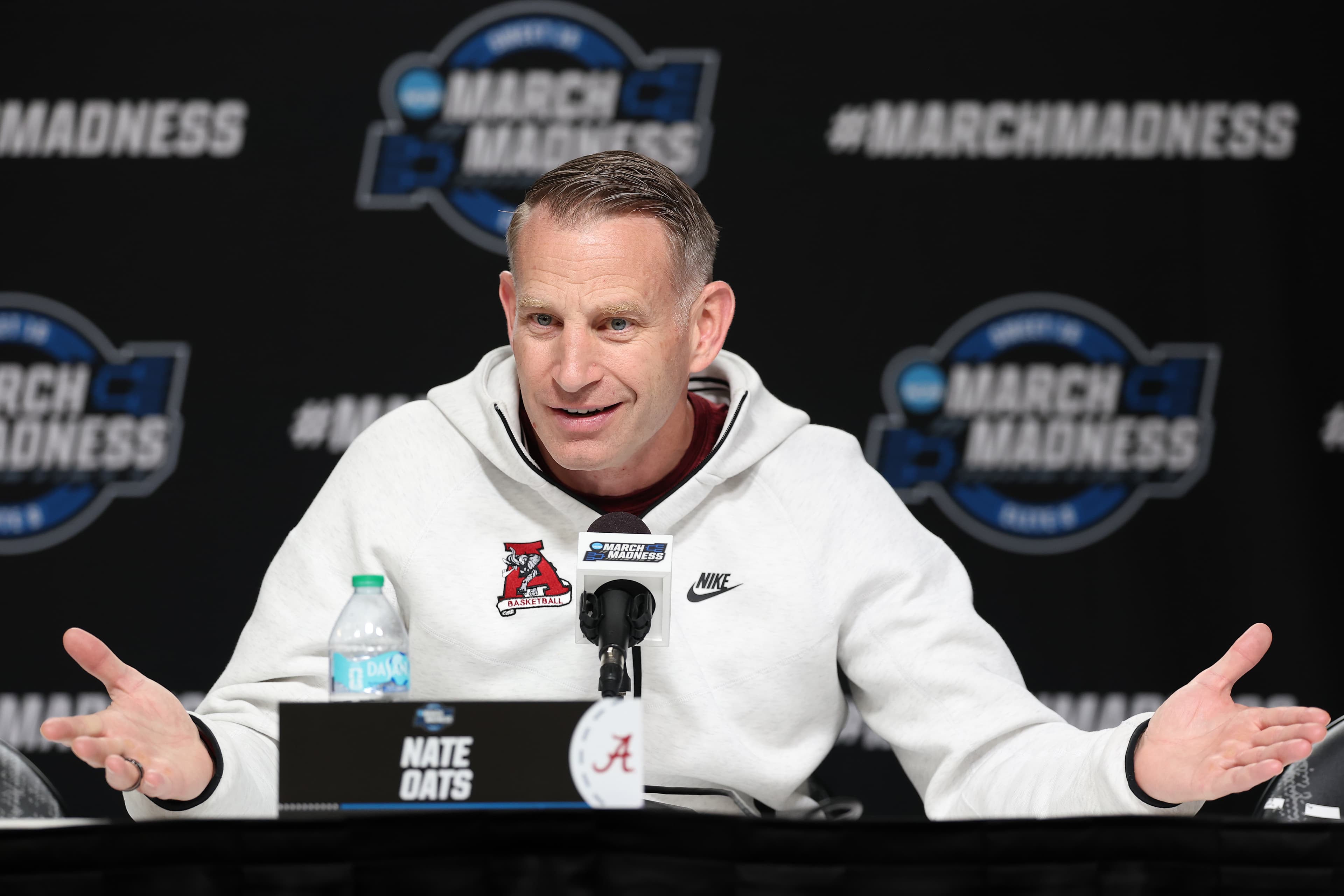 Beneath Nate Oats' folksy charm, the Alabama coach is playing the leverage game in a high-stakes coaching market