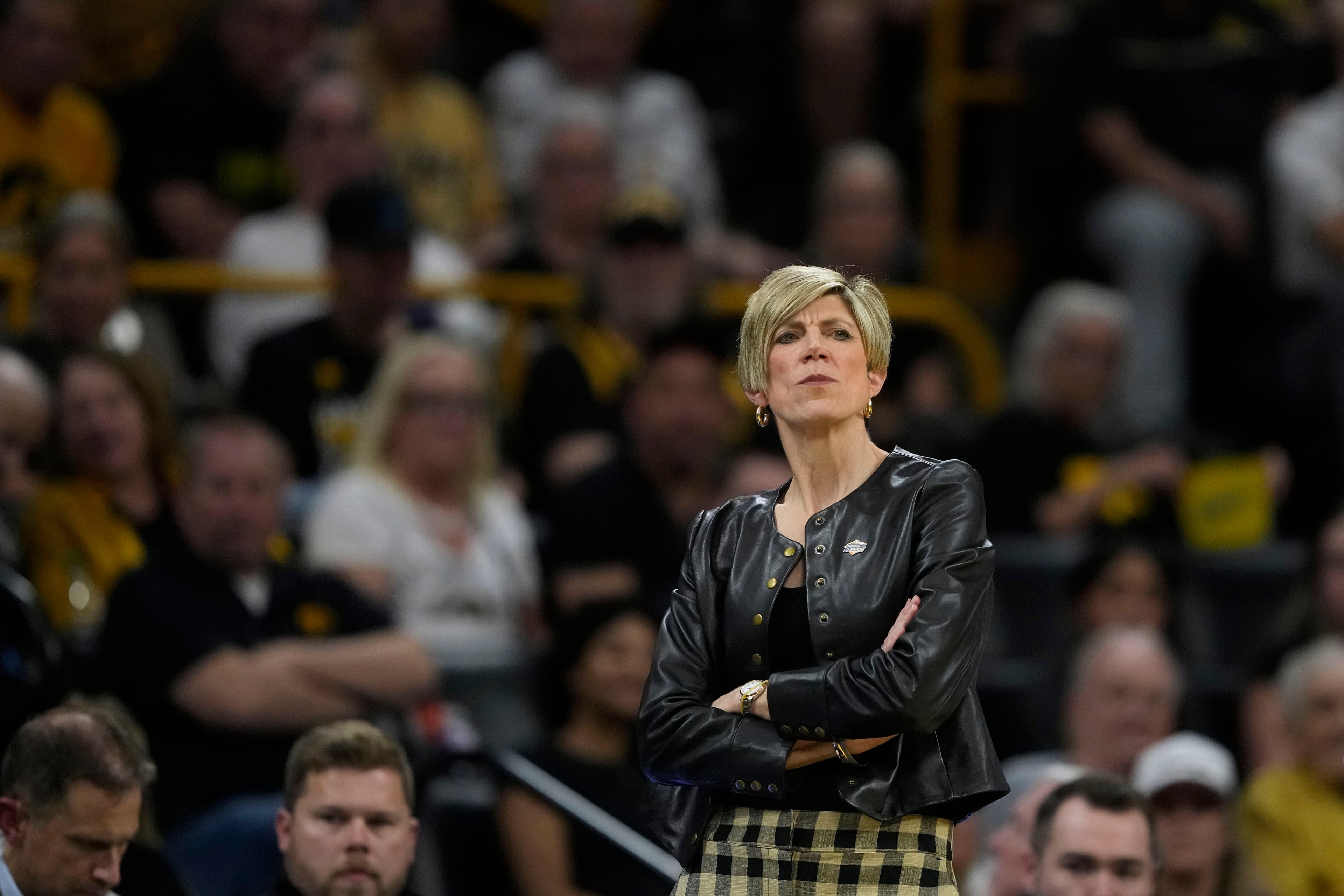 Winners and losers from the first weekend of the women's NCAA tournament include Virginia, Carver-Hawkeye Arena and Hannah Hidalgo