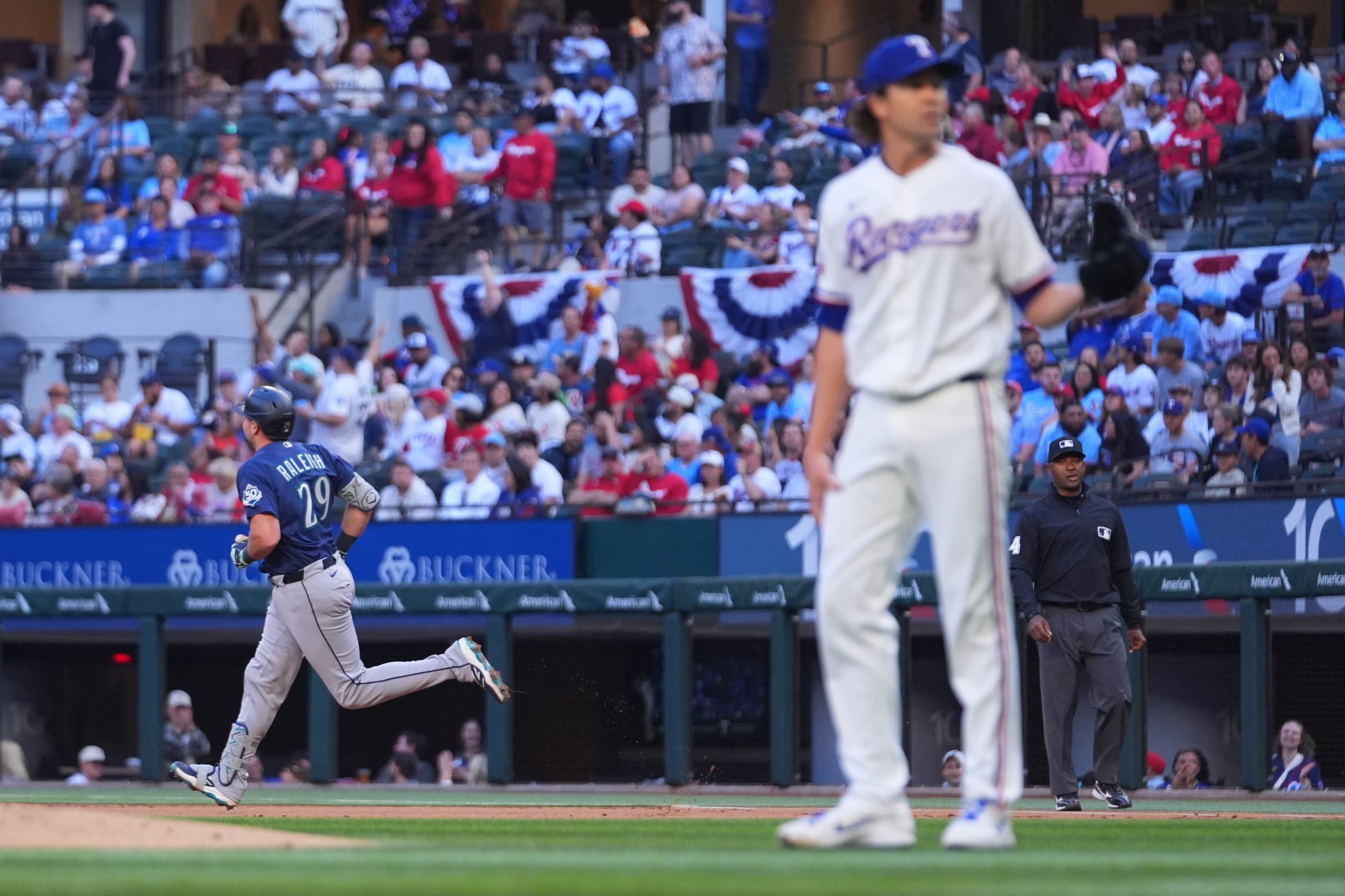 Cal Raleigh ends home run drought, hits first of season off Jacob deGrom on heels of historic 60-HR campaign