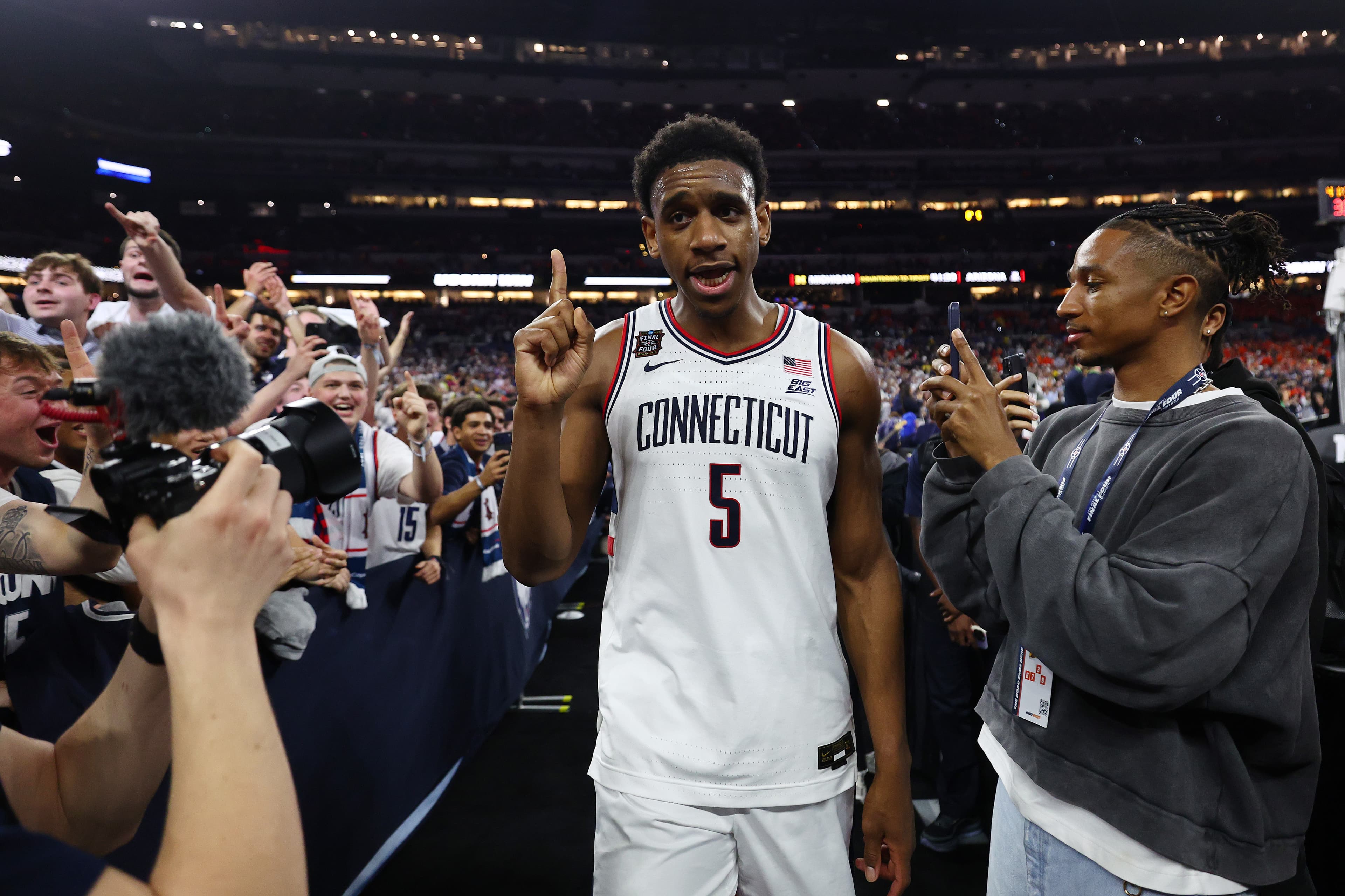 2026 Final Four, odds: Picking the championship game between UConn and Michigan