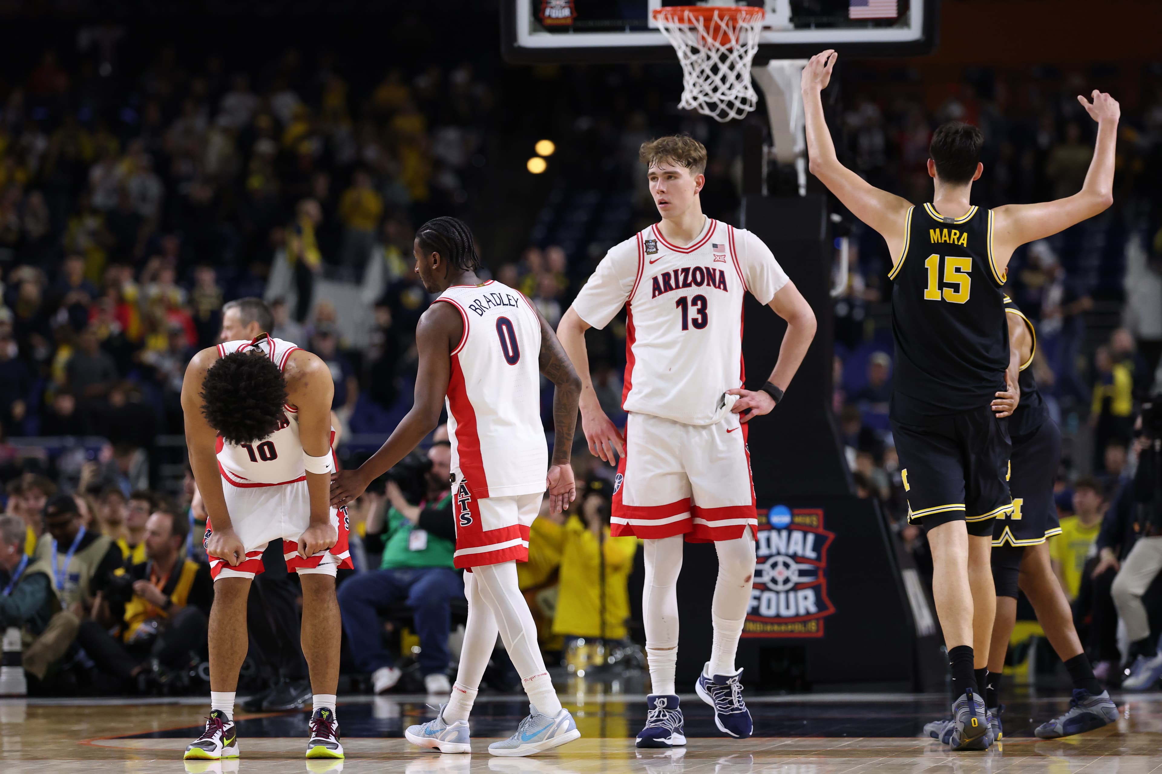 After Final Four wins by UConn and Michigan, it's still clear freshmen can't beat experience in crunch time