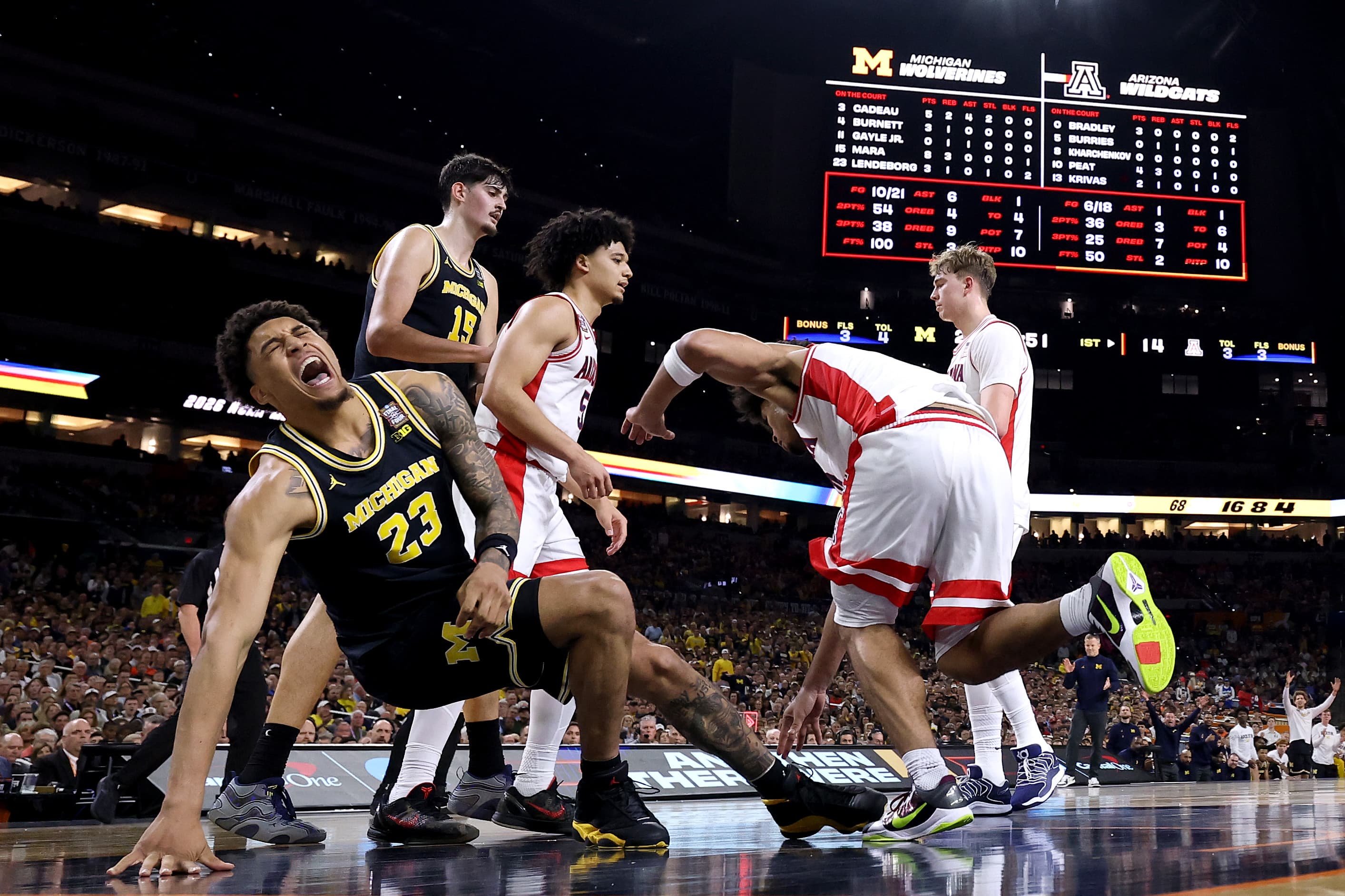 Michigan's Yaxel Lendeborg on title-game status after injuring his ankle, knee in Final Four win: 'I'm playing no matter what'
