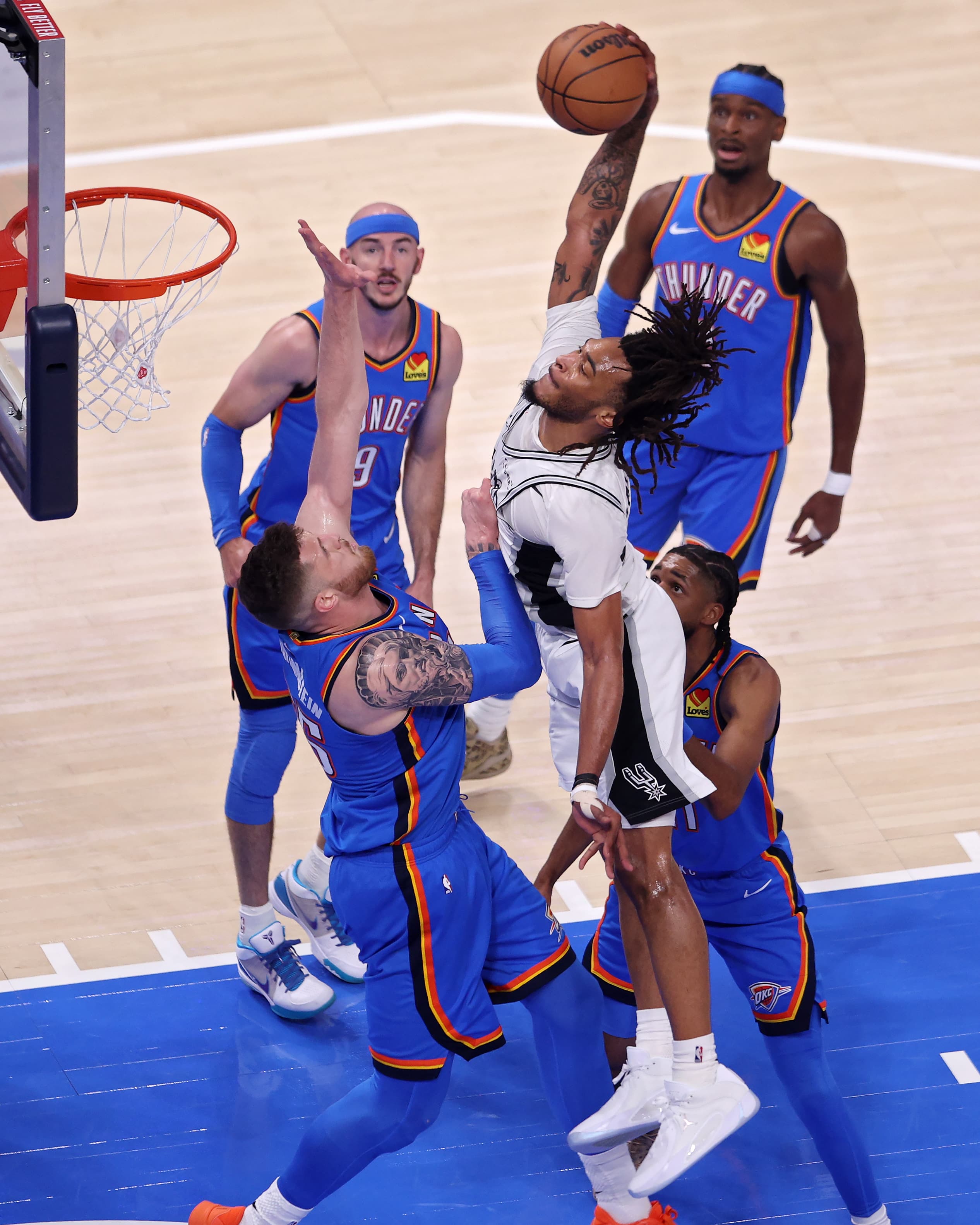 Stephon Castle throws down the dunk of the playoffs in Game 2 of Spurs-Thunder