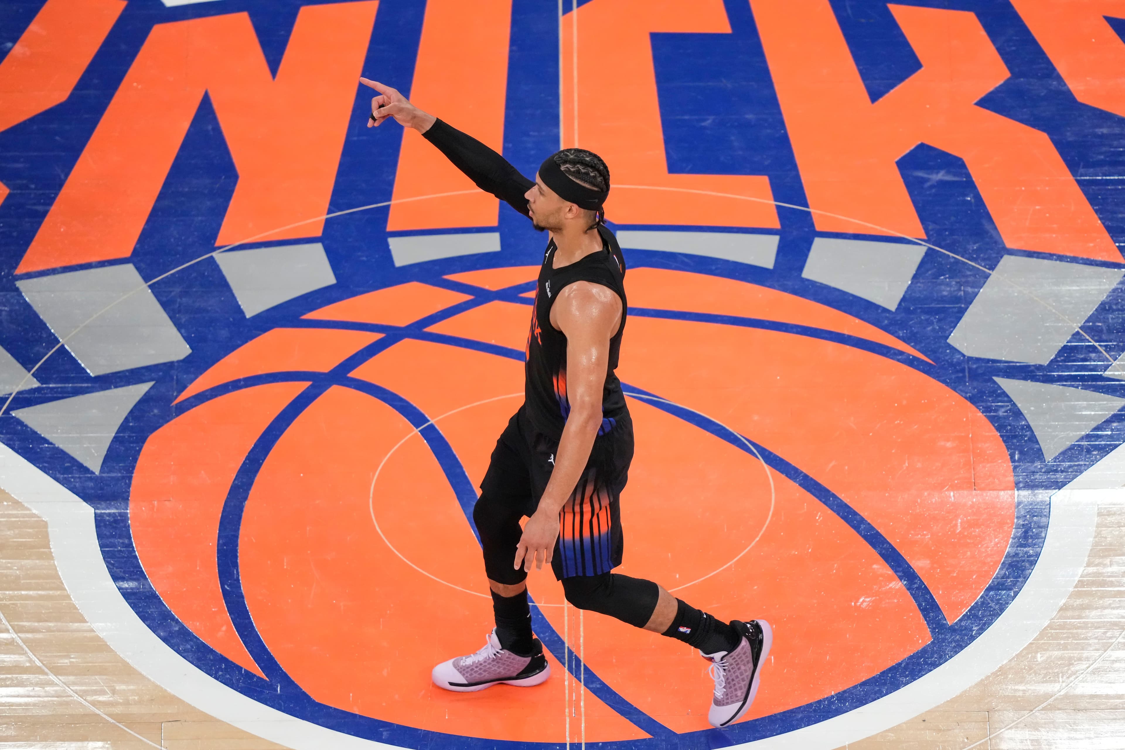 With things breaking so perfectly for the Knicks ... is it title time in New York?