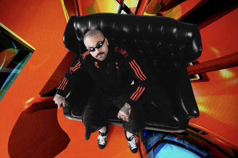 1000vall Channels Y2K Latin Internet Nostalgia on “MIAMA”