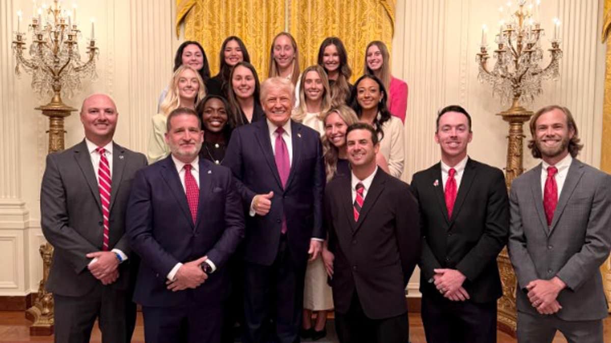 White House slammed for 'shameful' photo of Trump with women's tennis team: 'Didn't think this was real'
