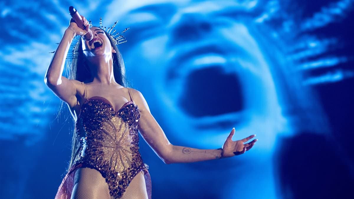 BRIAN VINER: There's something tiresome about this Mary... Anne Hathaway's a troubled pop diva in this over-the-top psycho-horror