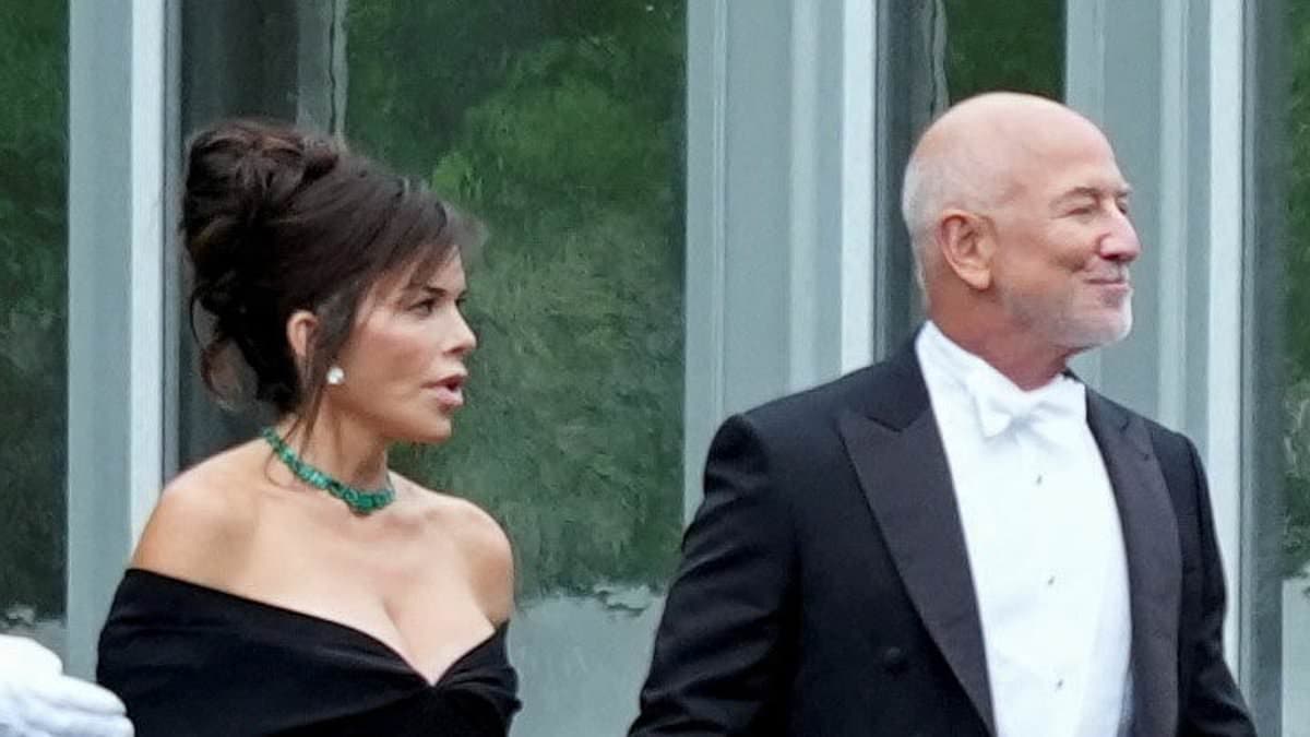 Lauren Sanchez puts on eye-popping display alongside husband Jeff Bezos at state dinner for King Charles and Queen Camilla