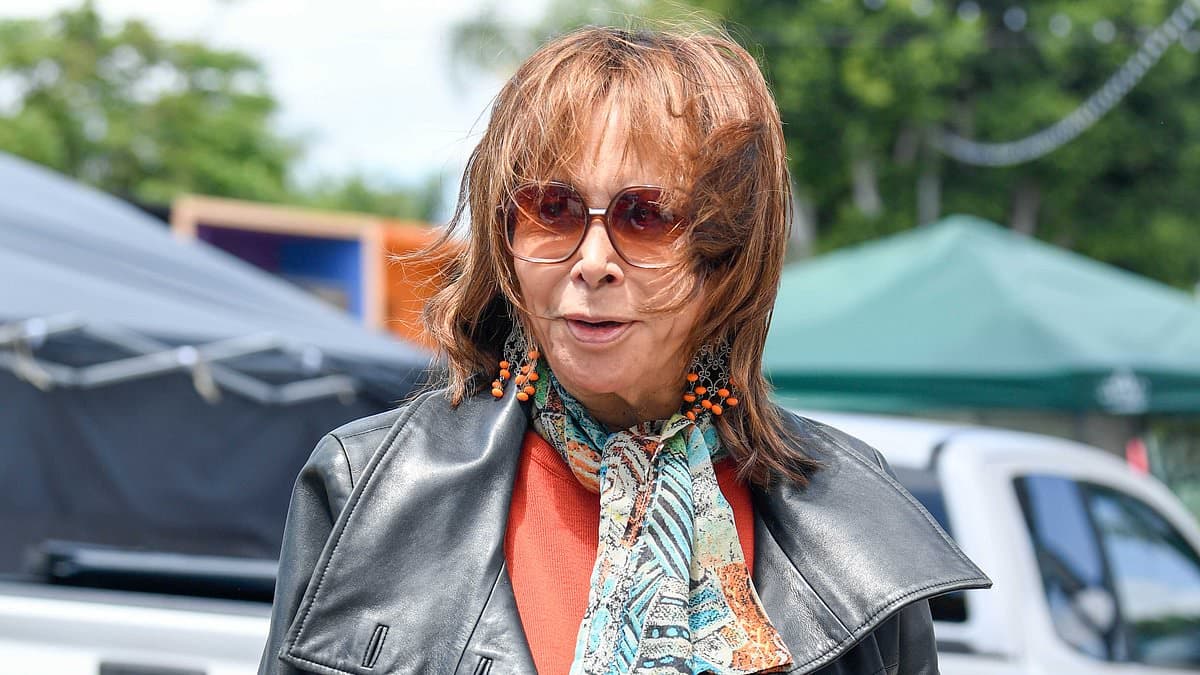 70s TV star with groundbreaking role before teaming up with Sidney Poitier and Bill Cosby stuns at 81