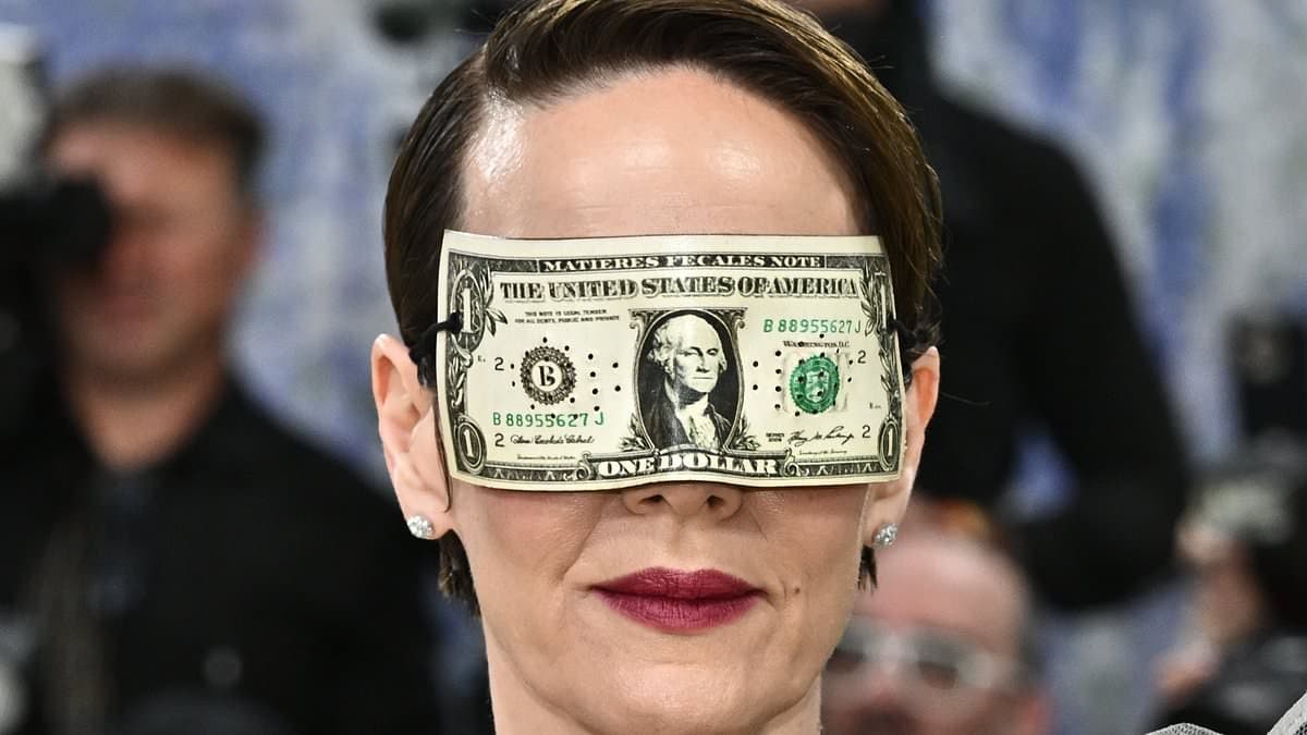 'Tone-deaf' Sarah Paulson is trolled over wearing a ONE-DOLLAR BILL as a mask on Met Gala 2026 red carpet