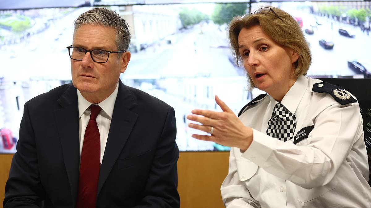 Keir Starmer bans 11 'far right agitators' from coming to UK for Tommy Robinson march this weekend