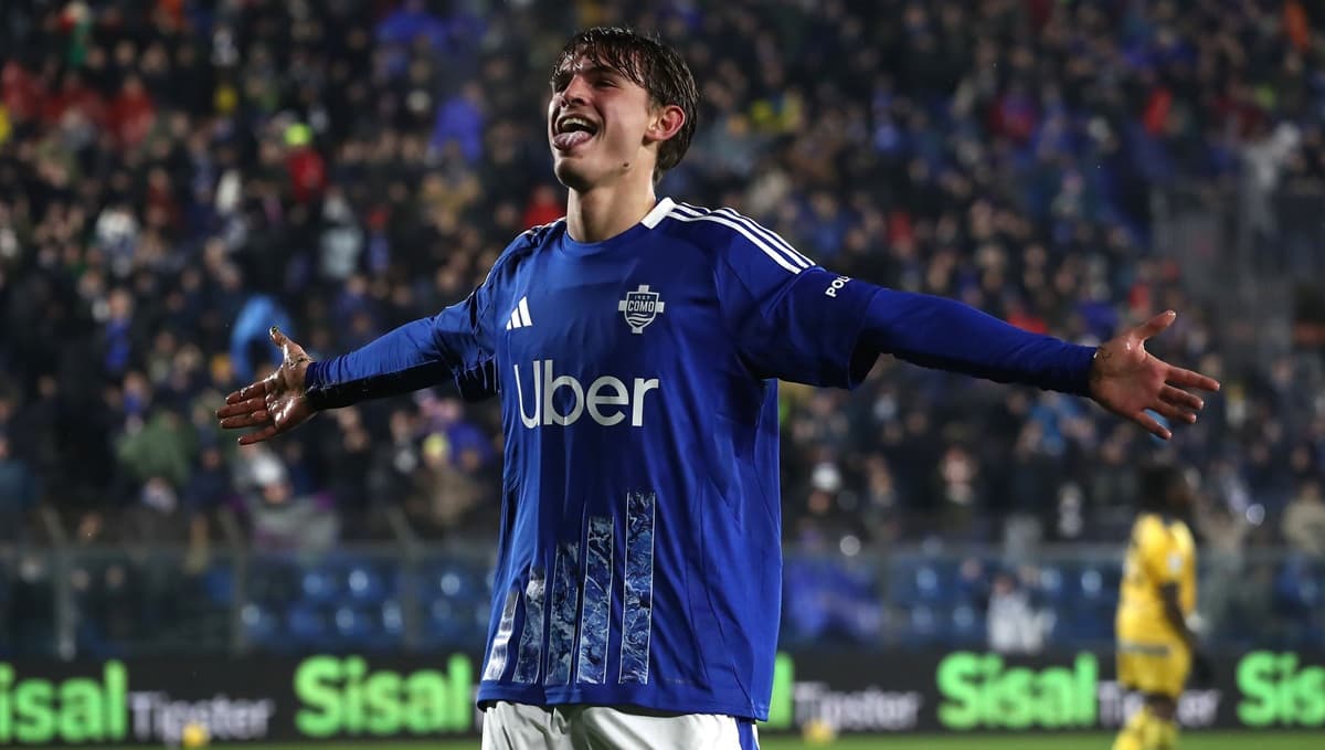 “If you don’t ask” Arsenal told to fight for Como star