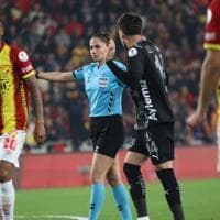 Woman referee officiates Süper Lig match for first time since 2004