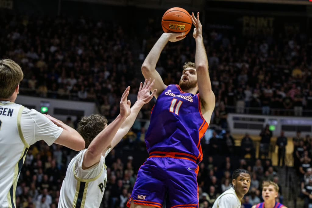 USC MBB Lands Evansville Forward Joshua Hughes in Transfer Portal
