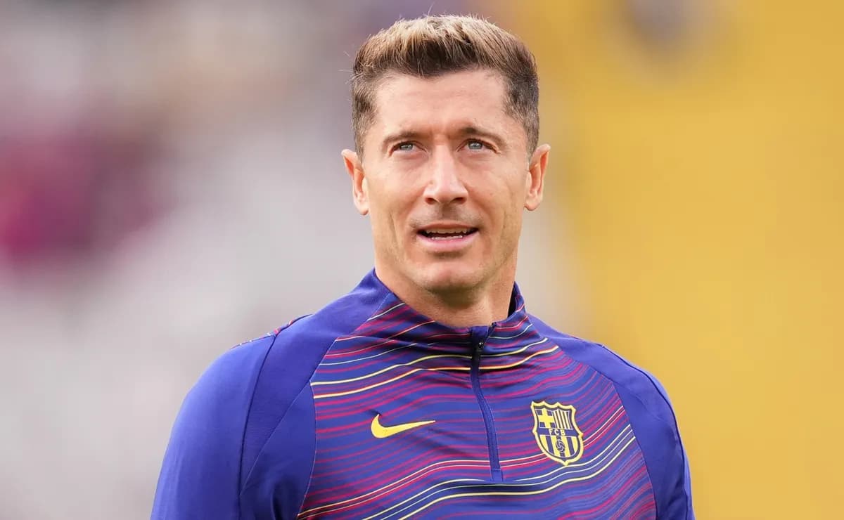 Robert Lewandowski reportedly receives formal offer from Barcelona amid AC Milan, MLS rumors