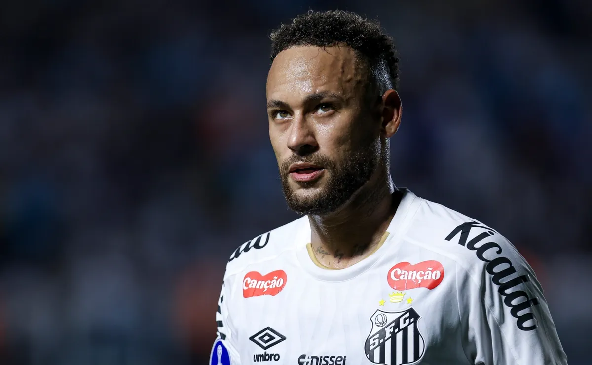 Neymar under fire after tense argument with Santos fans: ‘They can’t treat me like this’