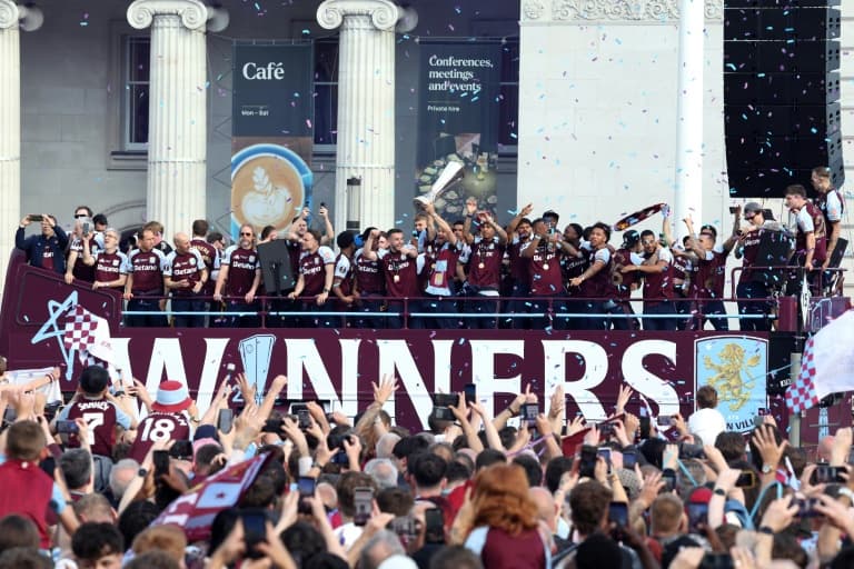 Thousands line streets to celebrate Villa's Europa triumph