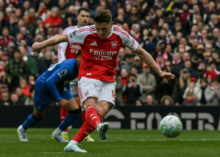 Arsenal defeat blows Premier League title race wide open