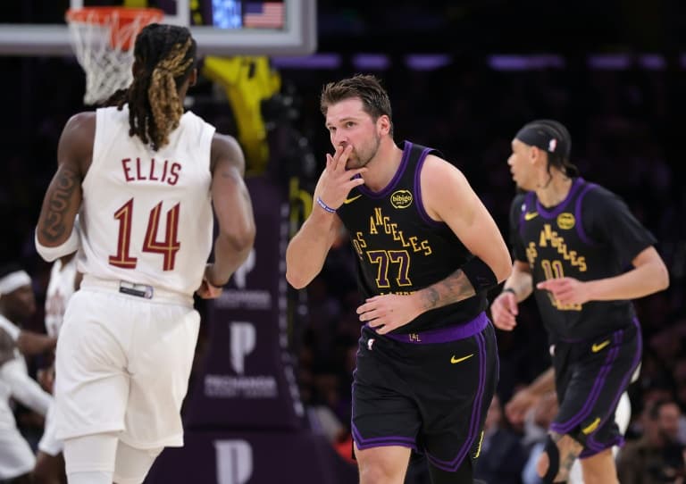 Doncic returns with 42 as Lakers down Cavs