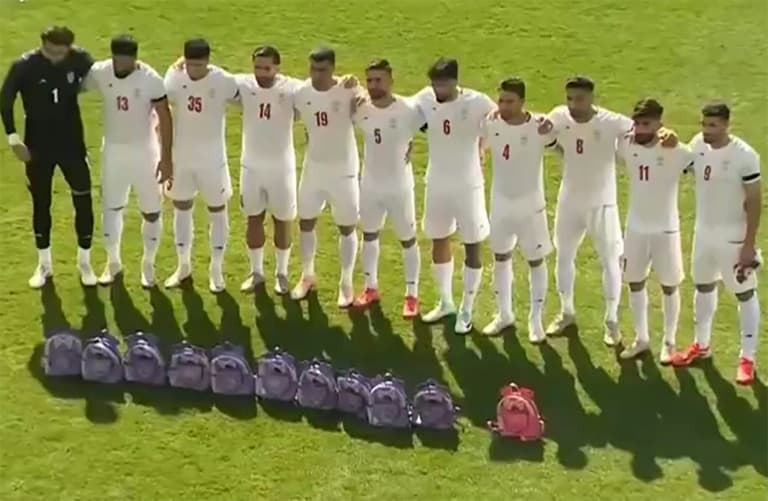 Iran footballers pay tribute to victims of school strike