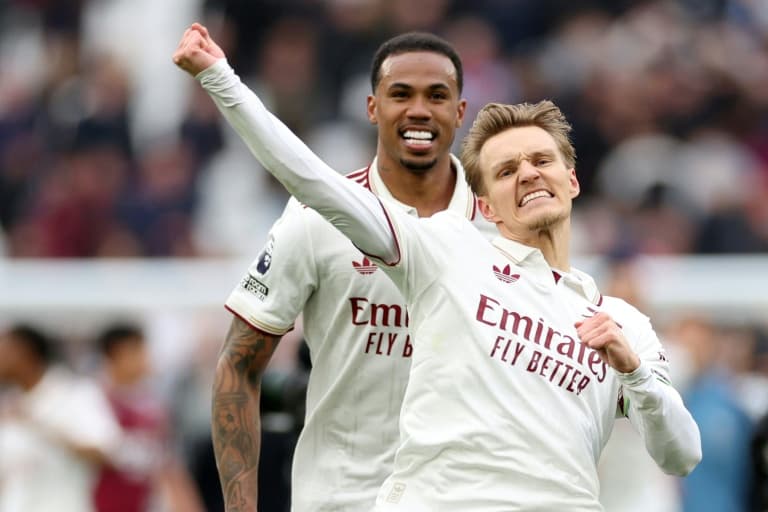 Arsenal scent Premier League glory