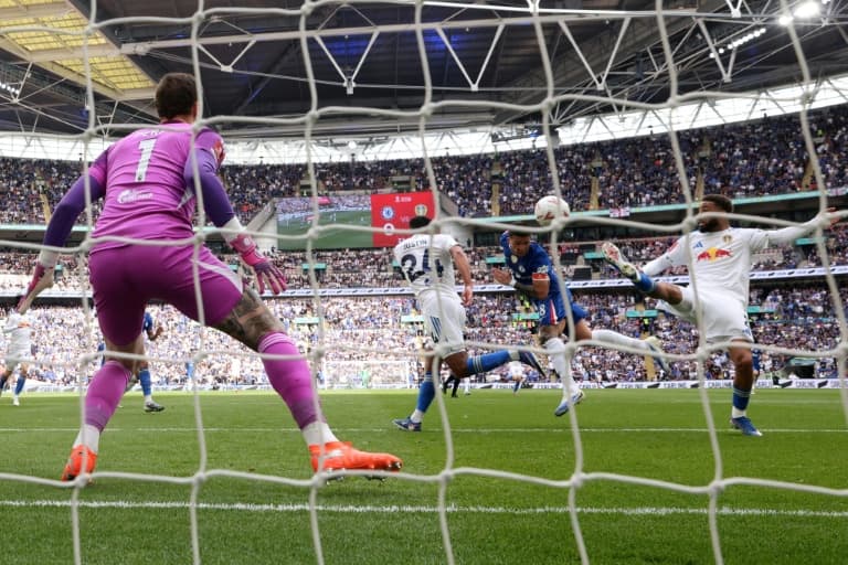 Fernandez sends Chelsea into FA Cup final to lift gloom after Rosenior sacking