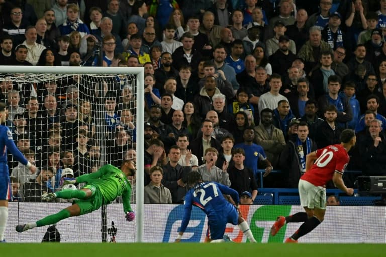 Cunha steers Man Utd towards Champions League at Chelsea's expense