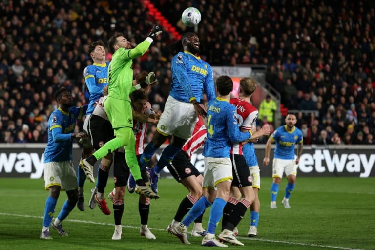 Wolves Triumph: Champions Smash Brentford 3-1!