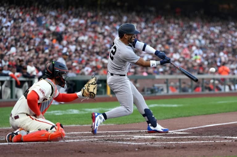 Yankees rout Giants 7-0 to open MLB season