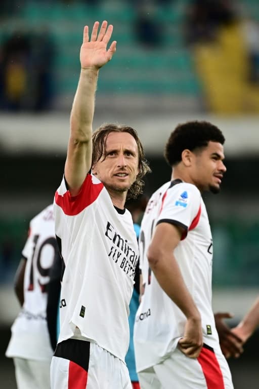 Juve risk disaster as Serie A's Champions League race goes down to the wire
