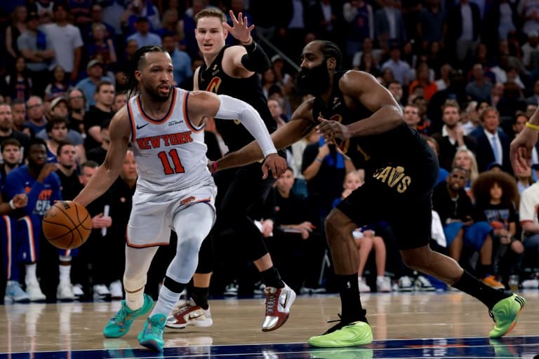Knicks rally from 22 points down to stun Cavs in NBA East finals opener