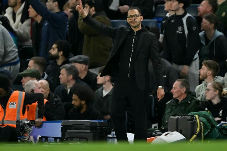 Rosenior says Chelsea owners supportive despite slump