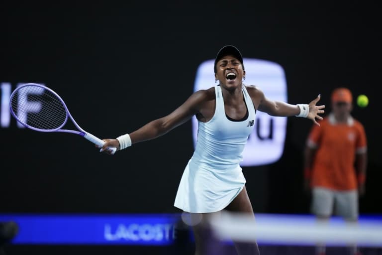 Gauff outlasts Bencic to reach Miami semi-finals