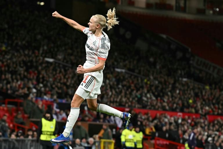 Bayern beat Man Utd in five-goal women's Champions League thriller