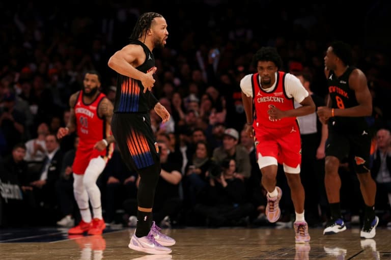 Knicks close on Celtics after Brunson's 32 points