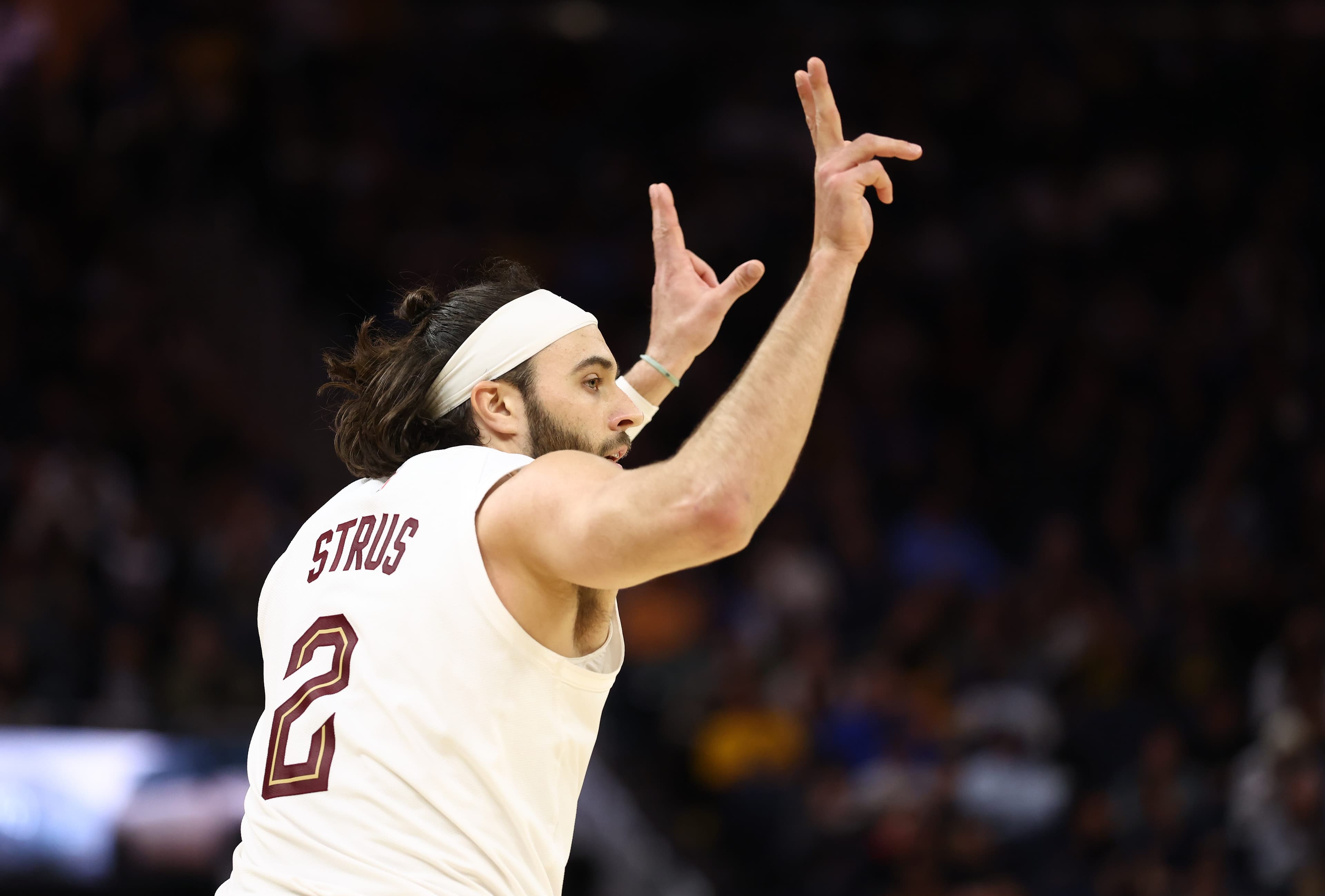 Max Strus, Donovan Mitchell, James Harden lead Cavaliers over Warriors