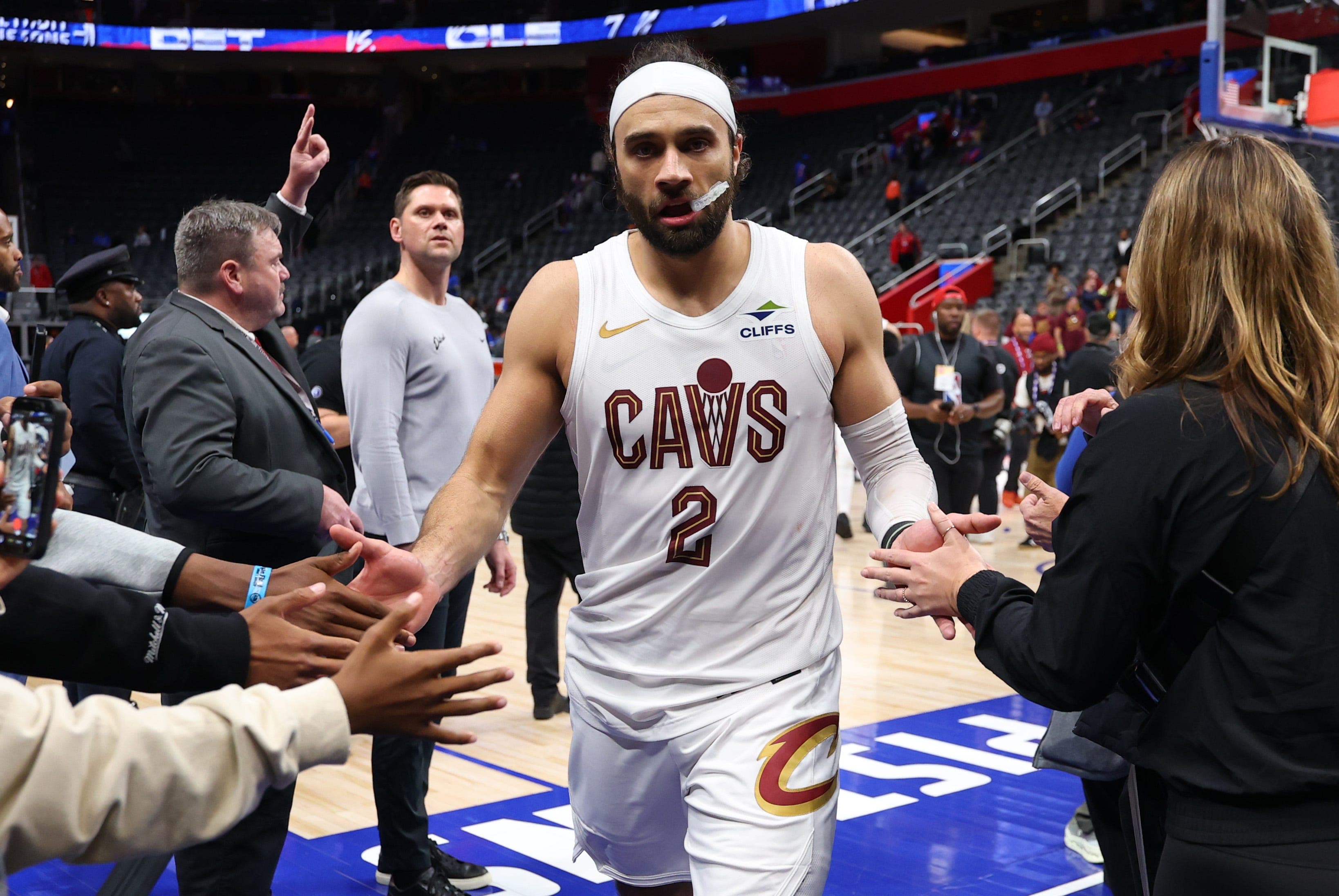 Max Strus, James Harden hustle plays give Cavs needed grit vs Pistons