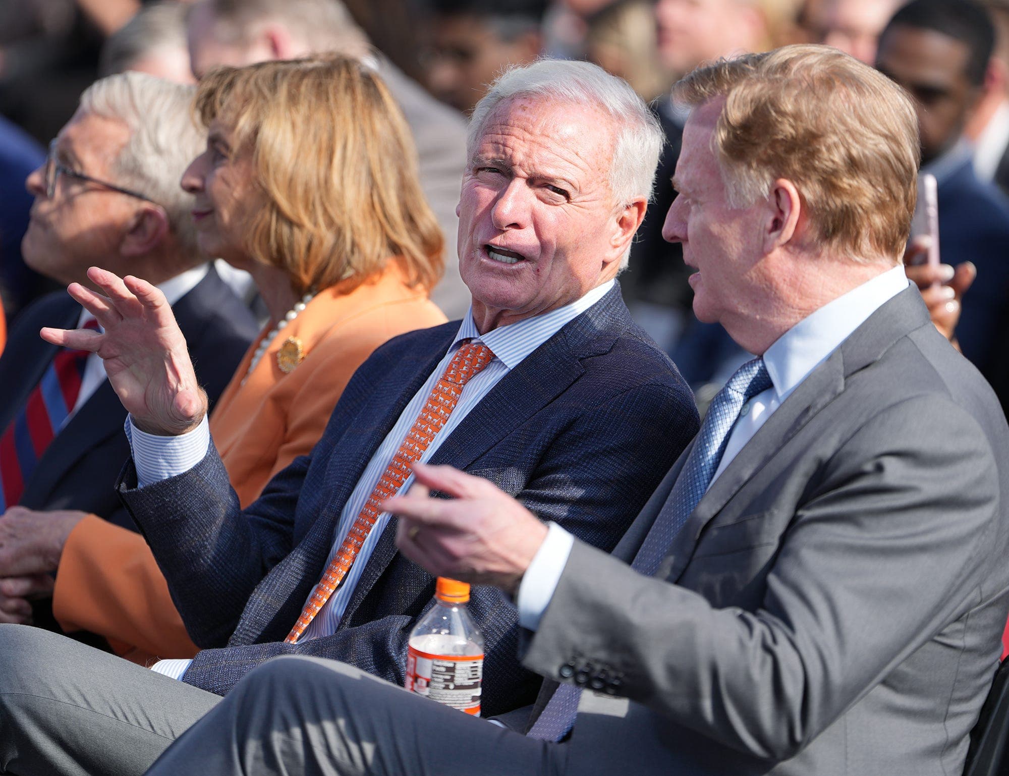 Browns selling small stake of team to private equity firm, reports say