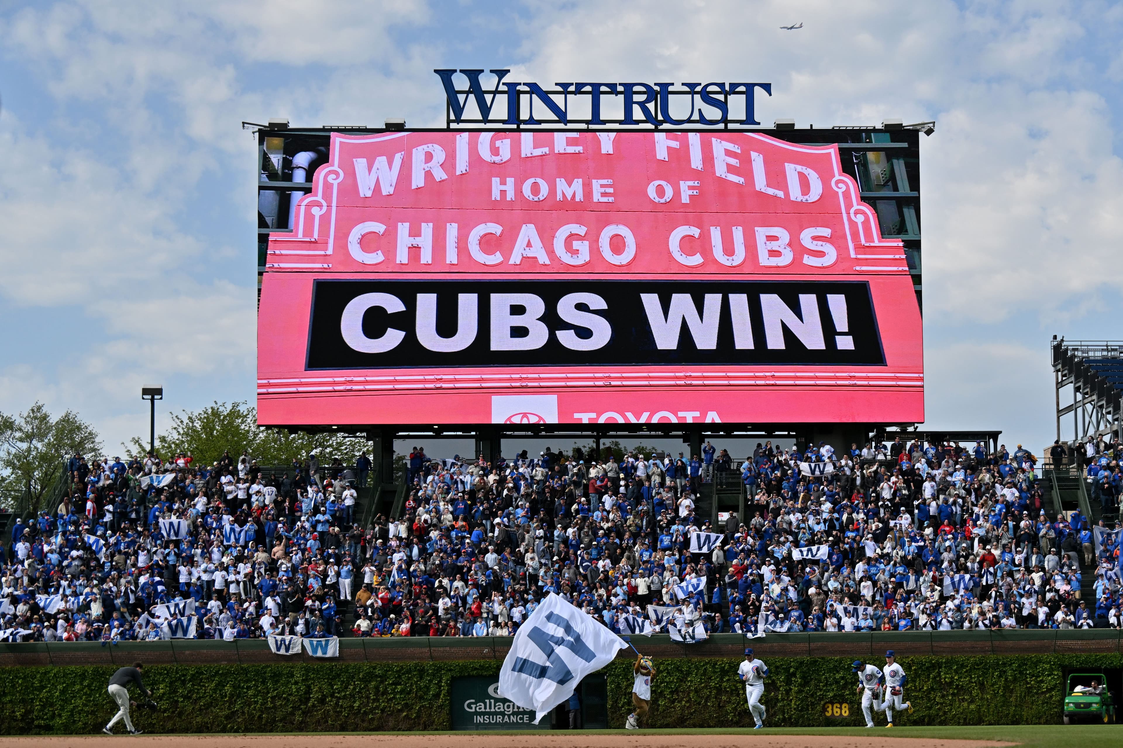Cubs firing on all cylinders, going 15-3 since mid-April