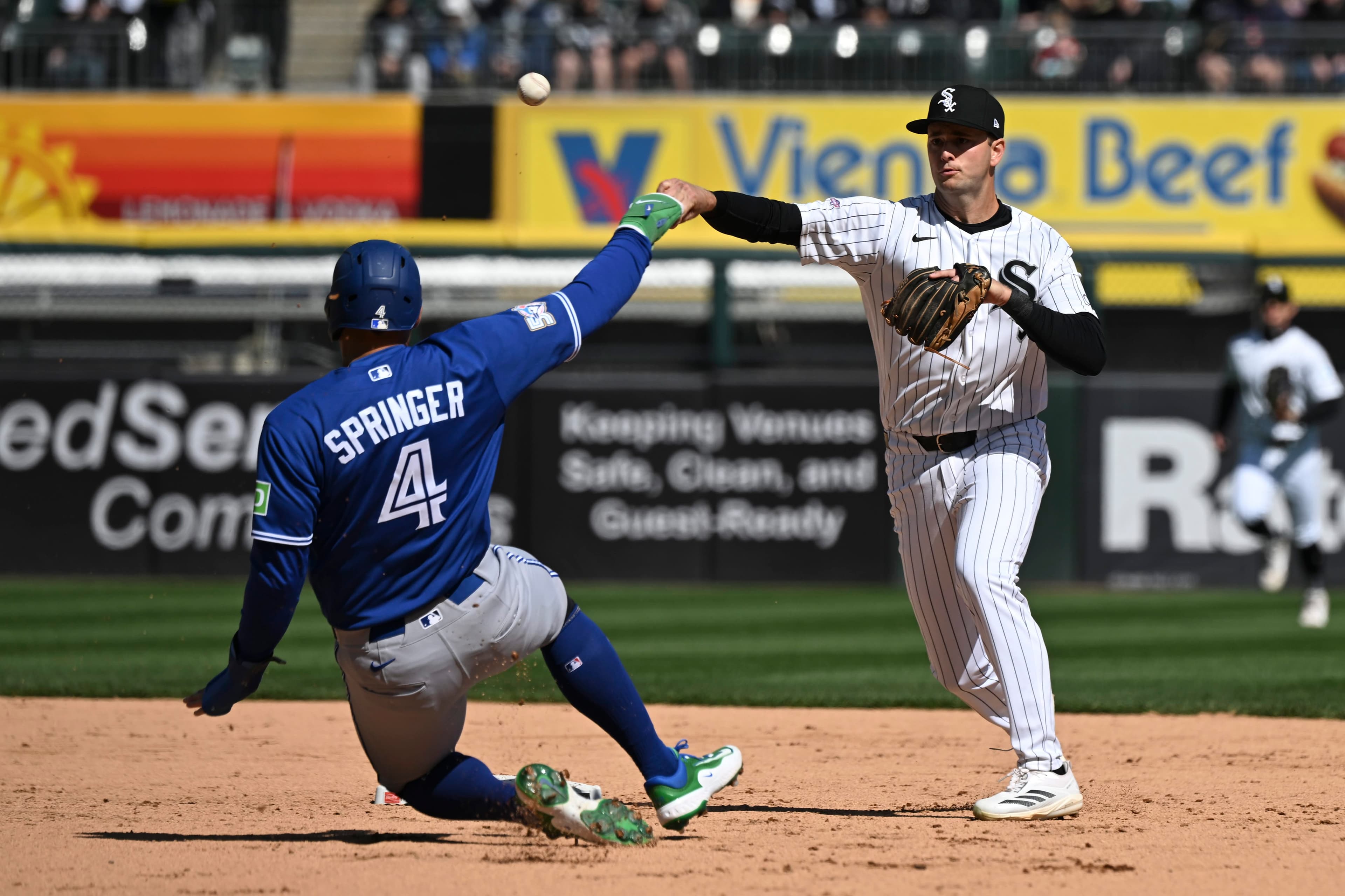 Stabilized pitching staff, strong defense yield White Sox sweep