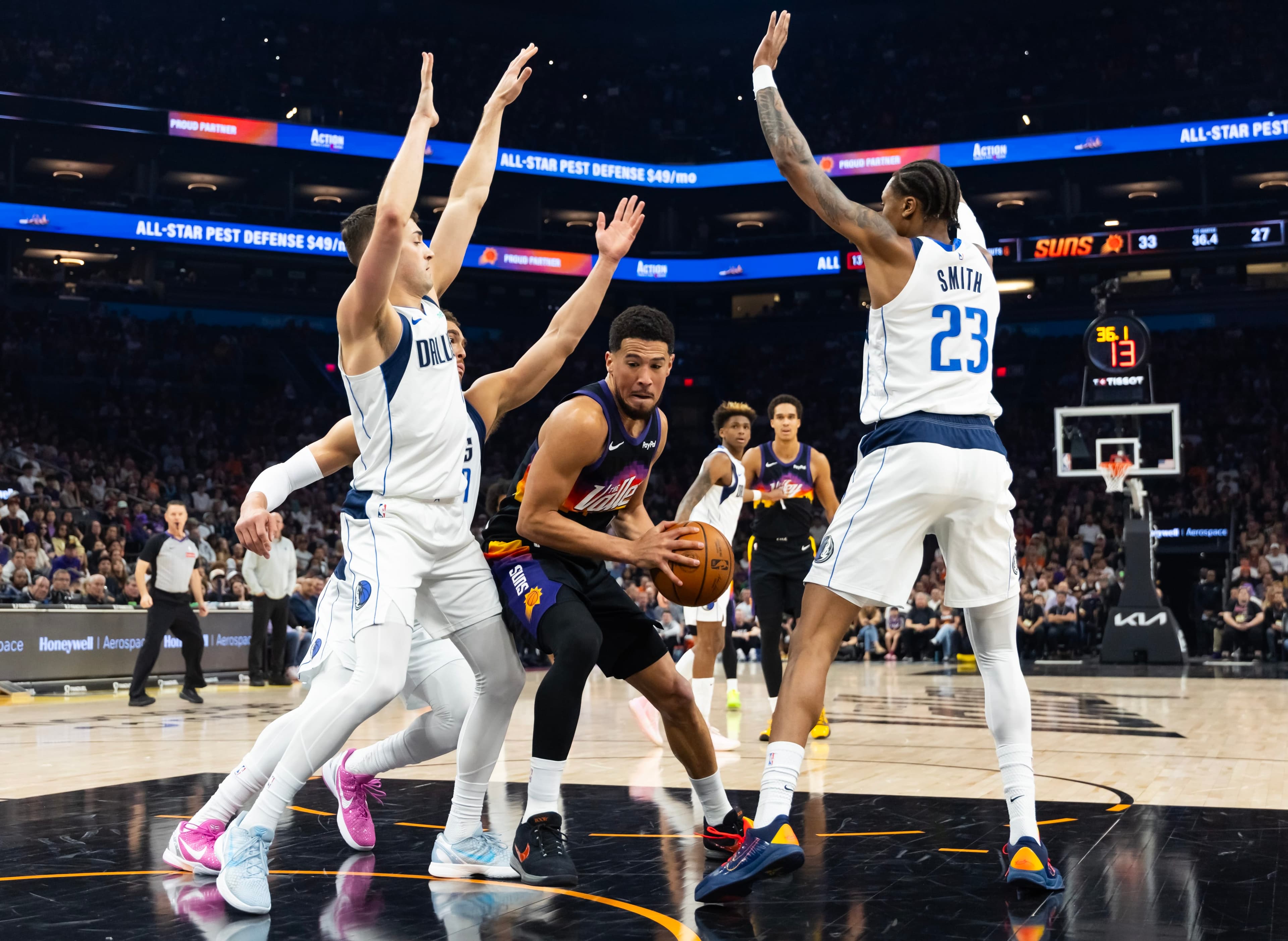 Instant Reactions: John Poulakidas scores 23 points in Mavericks loss to Suns