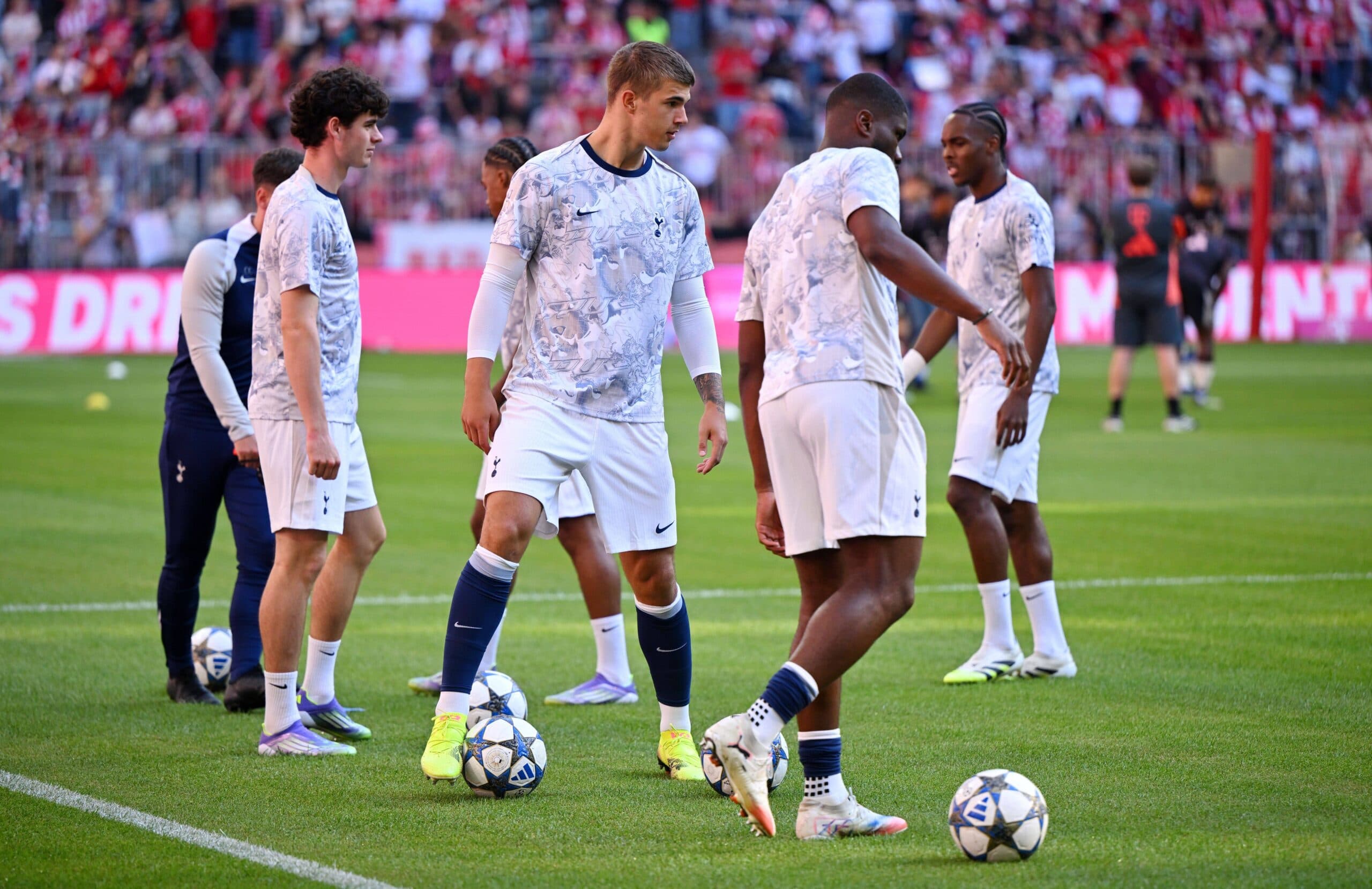 Liverpool considering move for ‘physical beast’ defender this summer