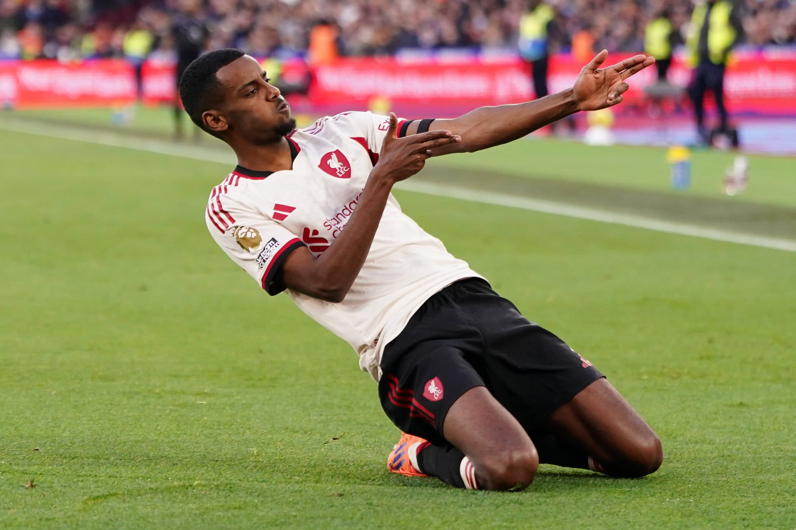 Joyce energizes as she boosts Isak’s historic revival!